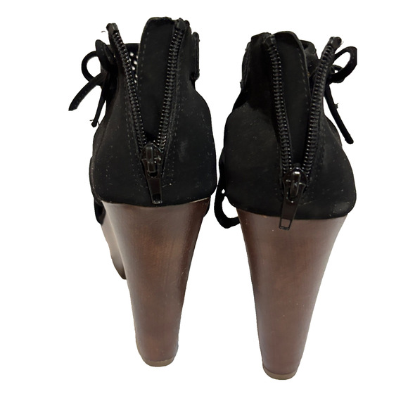 Report Womens Sz 8.5 Black Platform Chunky Ankle Heels fish net look Faux Suede - Picture 3 of 11